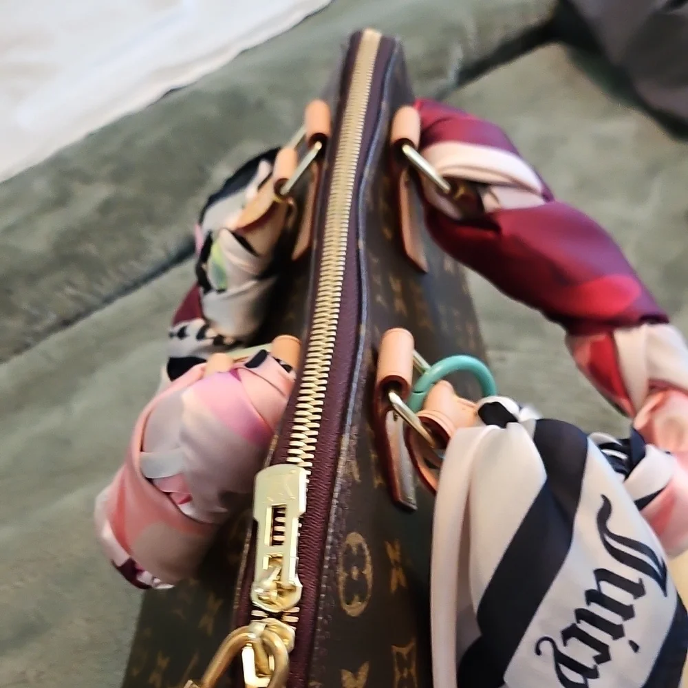 Louis Vuitton Alma GM Monogram Near Excellent Conditions - Picture 7 of 14